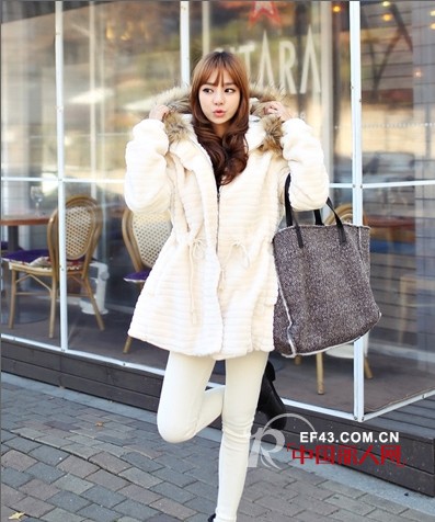 韩范街拍风大支招 巧搭棉服毛绒外套