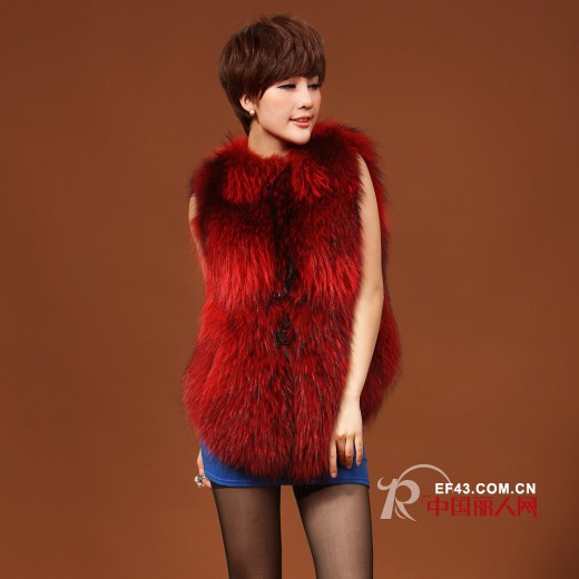 女款皮草马甲搭配  暖冬最适宜的单品搭配