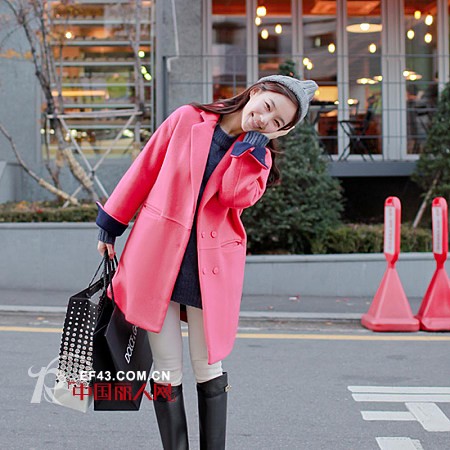 桃红色呢子外套搭配 桃红色配什么颜色好看
