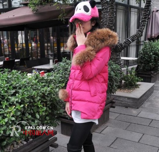 桃红色羽绒服好看吗 羽绒服该怎么搭配好看