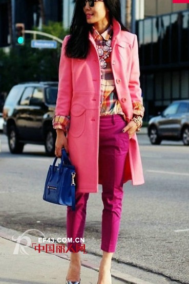 桃红色服装搭配 街拍美女支招桃红色搭配
