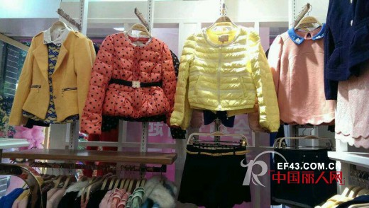 时尚淑女装品牌系恋龙岩长汀直营店盛大开业