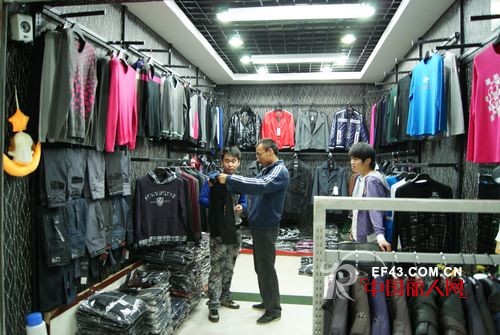 北京动物园PK大红门服装批发市场 服装个有千秋