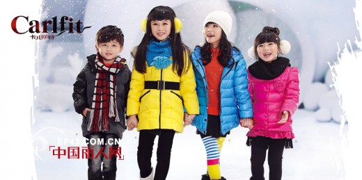 亮色羽绒服怎么搭配 羽绒服内搭怎么穿