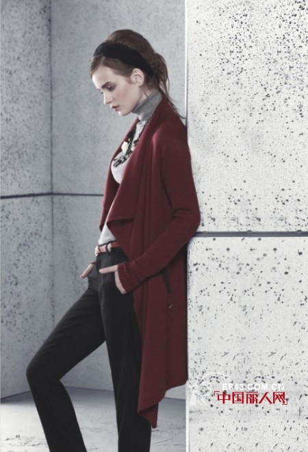酒红色服装流行吗 酒红色服装怎么搭配