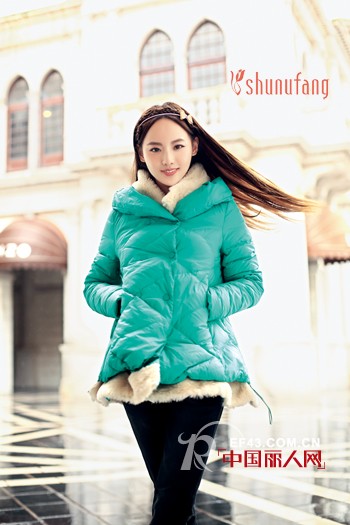 羽绒外套+时尚内搭  率性易搭甜美释放