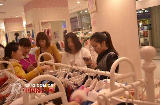 服装业玩法变了!金苑服饰“腾讯微购物发现之旅,百万免单扫回家”活动现场曝光