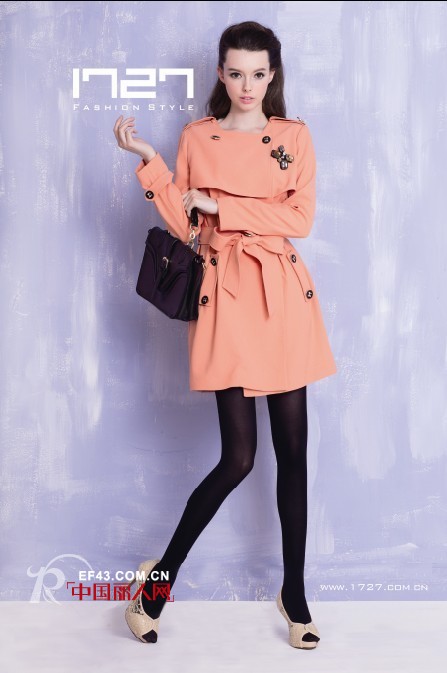 糖果色长款斗篷外套怎么搭配