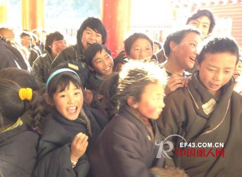 波司登携手李晨,阿娇,阿牛做公益 100万羽绒服送到贫困山区