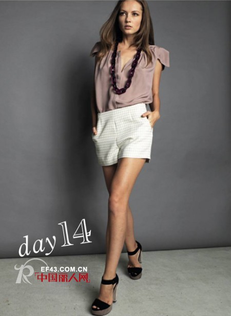 职场女性穿衣法则  普通单品搭配不失时尚感