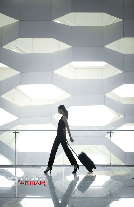 ELLASSAY（歌力思）携手最美机场演绎T3视觉大片