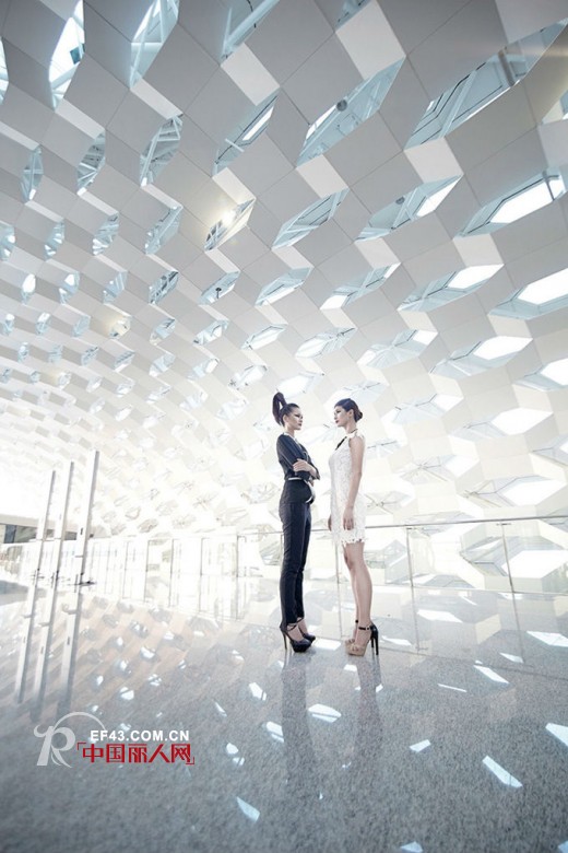 ELLASSAY（歌力思）携手最美机场演绎T3视觉大片