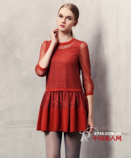 华妃蒋欣也时尚 初秋红色连衣裙的穿搭妙计