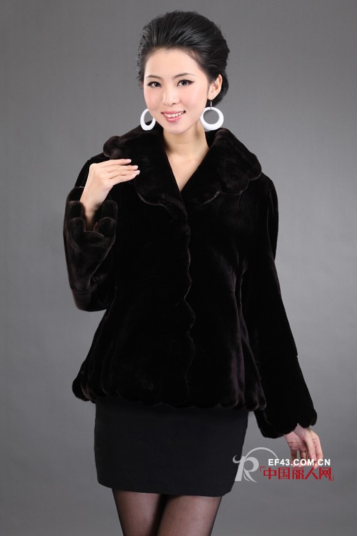 时尚女装搭配 皮草大衣巧搭法