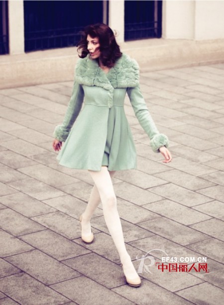 毛领毛呢大衣外套里面穿什么