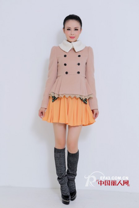 短外套配小短裙 甜美女生搭配风格