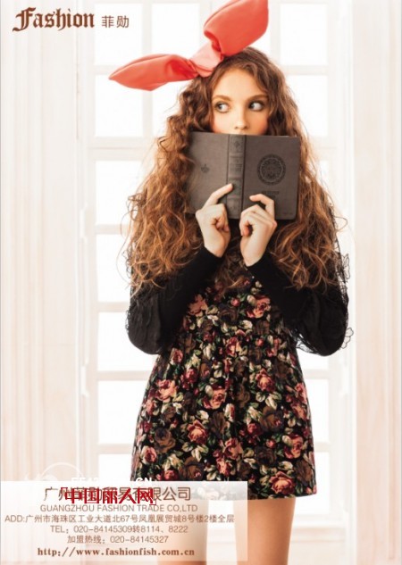 秋冬季节的碎花元素 碎花裙如何巧搭配