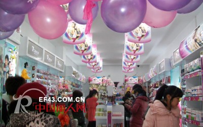 阿呀呀七彩花饰品连锁加盟成功率高的四大原因