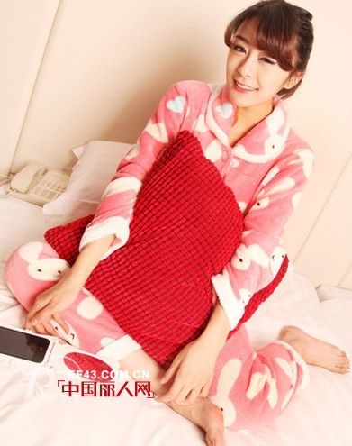 珊瑚绒款式家居服