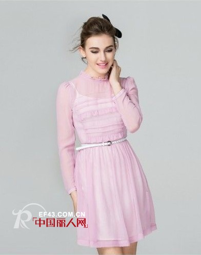 粉红色的衣服适合什么年龄的女人穿