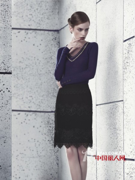 冬天穿黑色蕾丝裙怎么搭配
