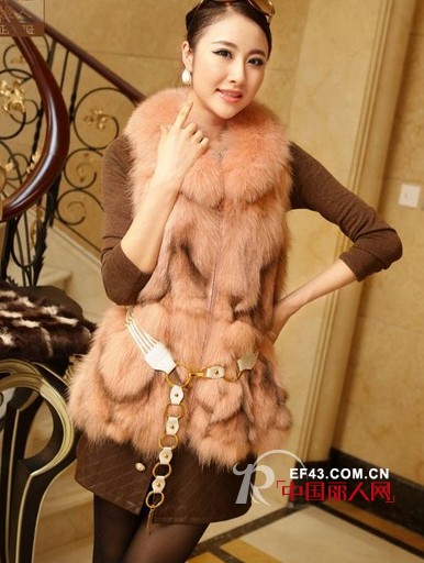 糖果色皮草马甲搭配 柔美气息悄然绽放