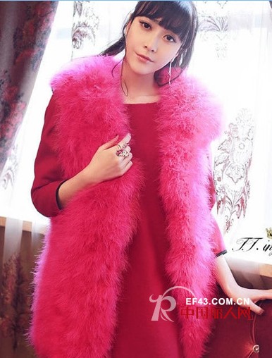 糖果色皮草马甲搭配 柔美气息悄然绽放