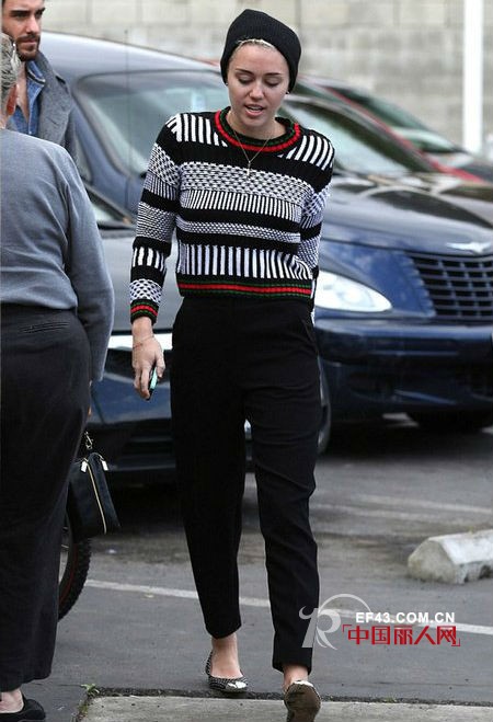 古怪针织衫搭配 个性年代的时尚单品