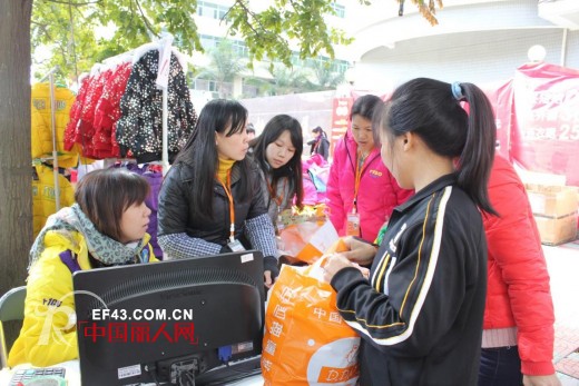 双“蛋”节感恩回馈,叮当猫携手M&Q大眼蛙疯狂特卖