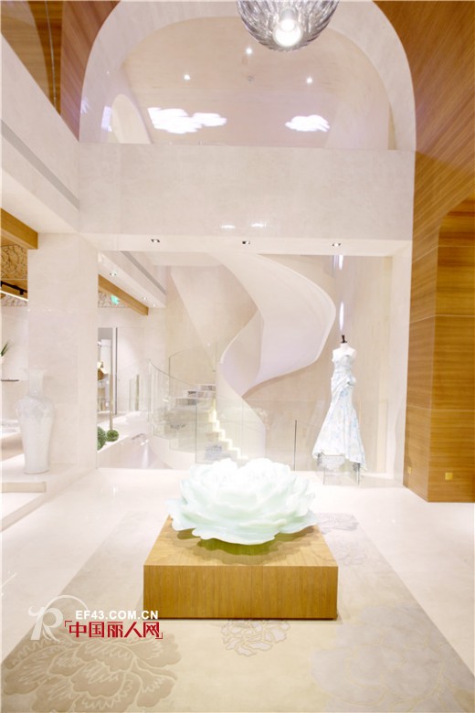 爱丽娜米罗-elenamiro