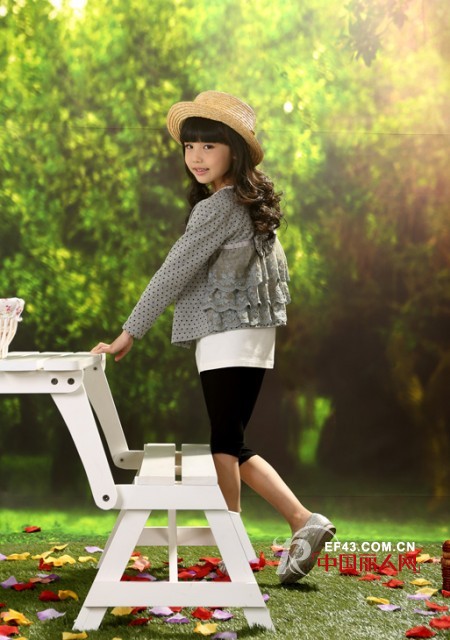 明年春季流行什么款式 早春服装该怎么搭配