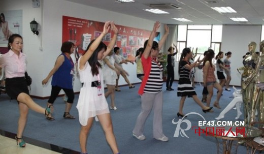 一天之计在于晨  韩丽尔特色早会互动