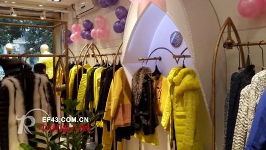 恭祝迪斯廷.凯女装深圳龙港店隆重开业