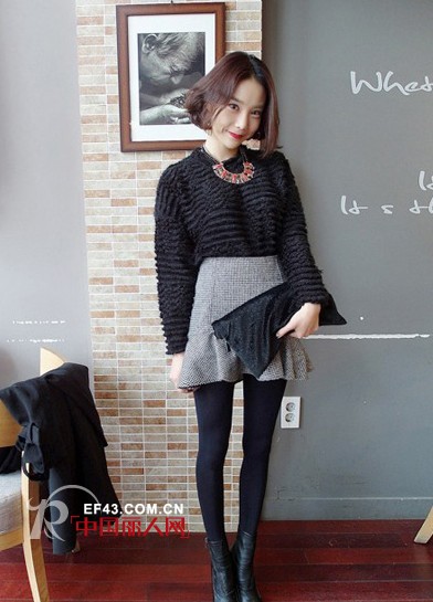 黑色服装搭配 黑色款式搭配什么颜色好看