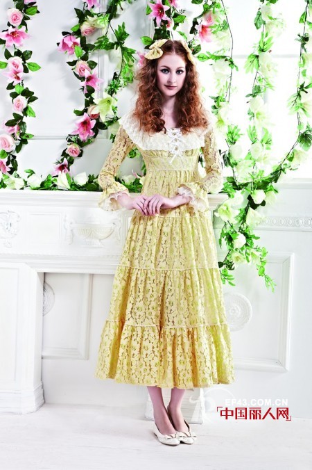 年底聚会扎堆 甜美淑女装不再做“女汉子”