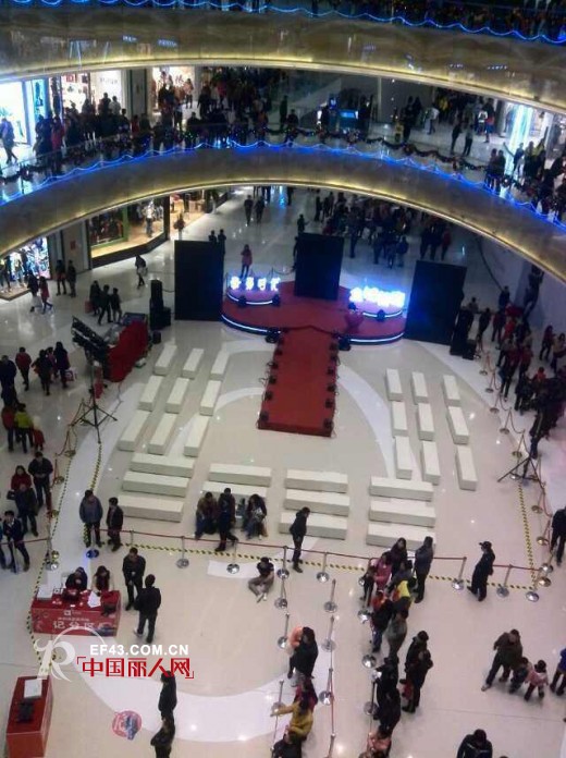 A/E龙岗万科店开业首日销售火爆 营业额轻松破10万