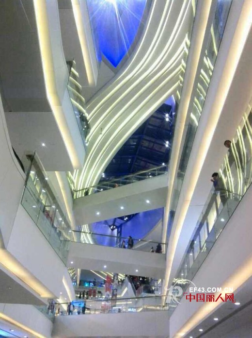 A/E龙岗万科店开业首日销售火爆 营业额轻松破10万