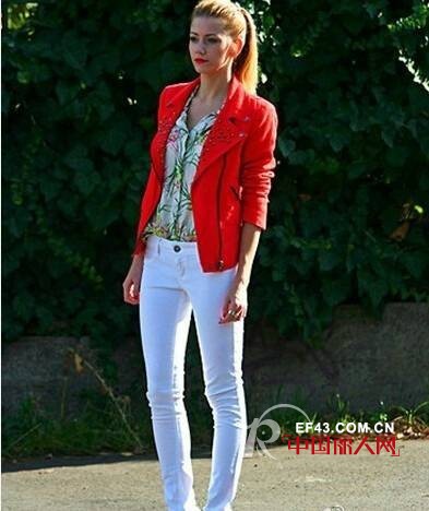 大红色服装搭配 运动淑女风女生都能HOL的住