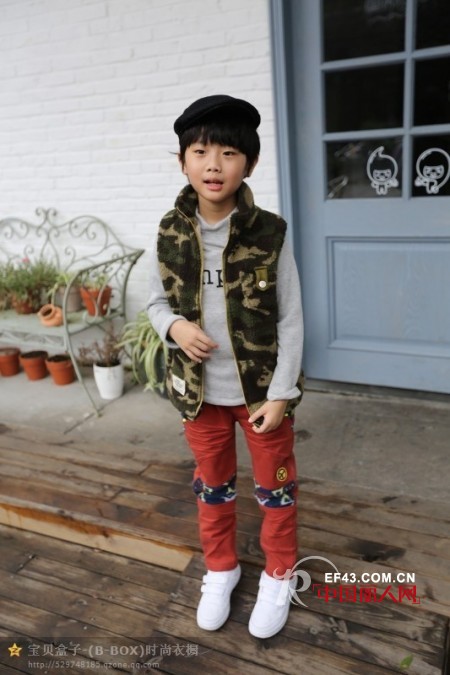 背心马甲怎么搭配好看 冬季马甲配T恤流行吗