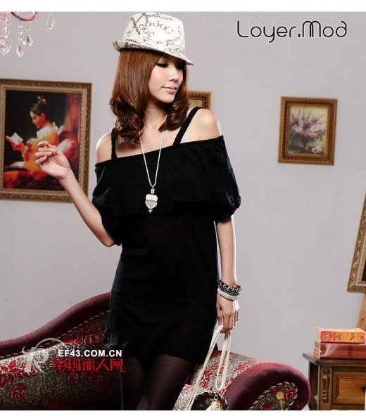 搭配方案四:黑色一字领搭配一箭穿心毛衣链