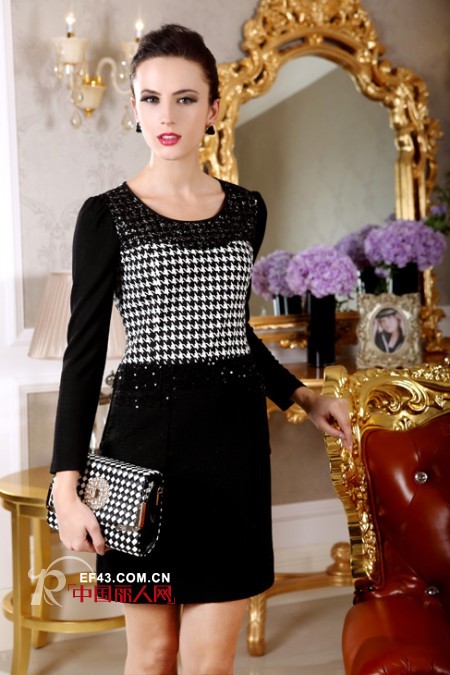 黑色长袖连衣裙搭配什么外衣好看 连衣裙怎么搭配好看