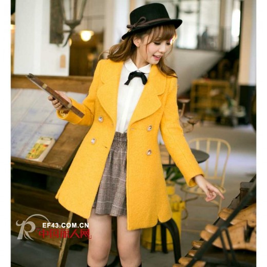 时尚双排扣大衣如何搭出潮流英伦风