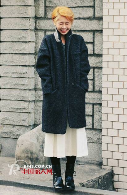 冬季流行半身长裙搭配呢子大褂 你out了吗