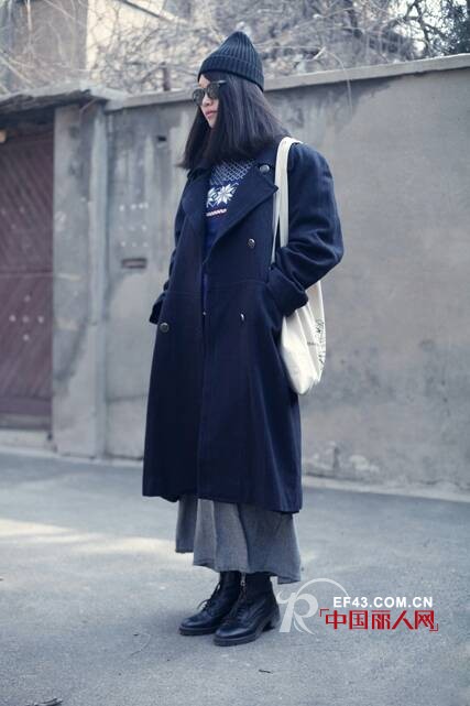 冬季流行半身长裙搭配呢子大褂 你out了吗