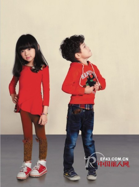 红色打底衫配什么外套好看 打底衫流行什么款式