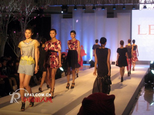 蓝色倾情女装倾情助力浙江十佳服装设计师大赛