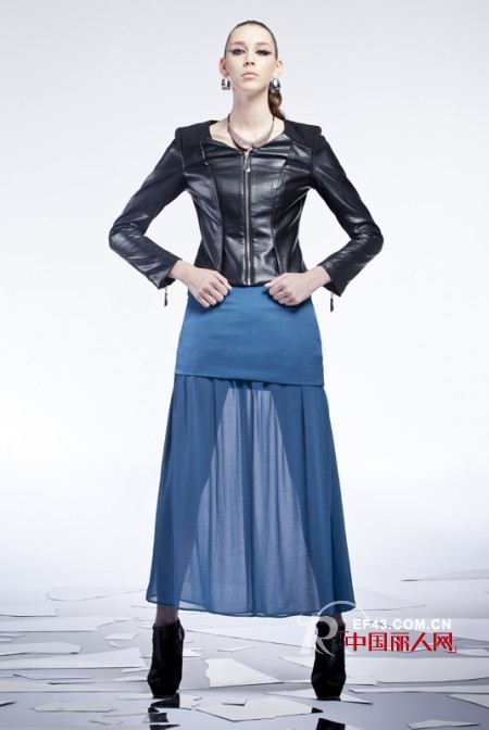 黑与彩色的对接 黑色配什么颜色好看 个性服装搭配