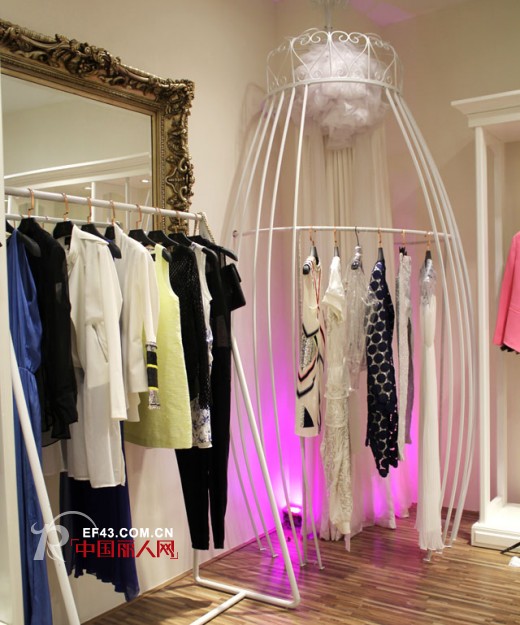 A/E 巴黎速递,全球暖冬春装抢市