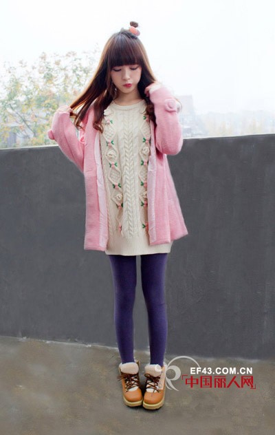 粉色外套装扮 打造节日约会装