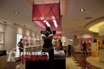 山西太原北美新天地维多利亚的秘密专卖店今日盛大开幕